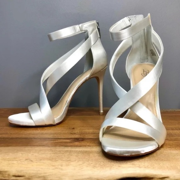 ❤️ Imagine Vince Camuto ❤️ Devin Satin Sandal - Picture 2 of 8